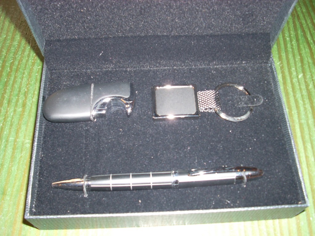 set στυλό, μπρελόκ, αναπτήρας 22&euro;