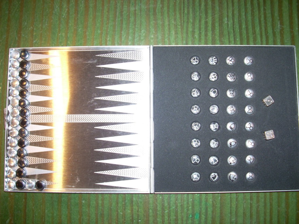 mini σκάκι-τάβλι μεταλλικό 12&euro;